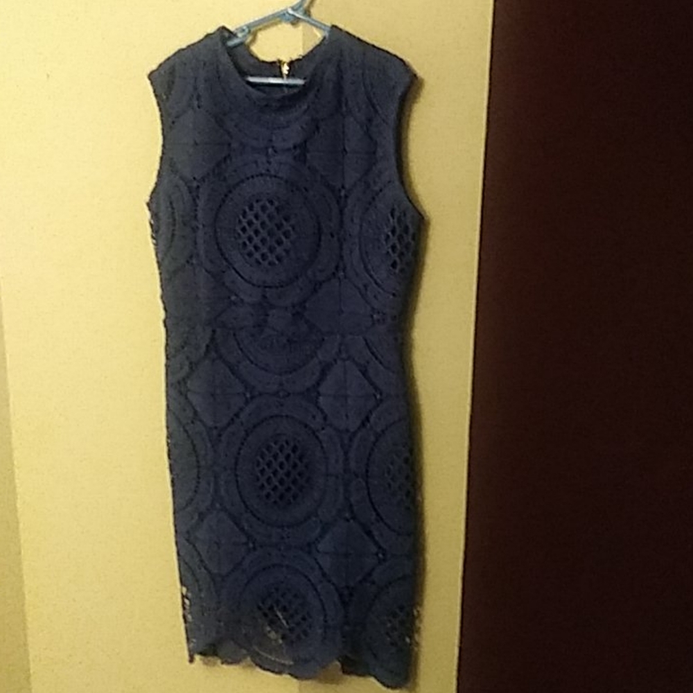 sleeveless dress